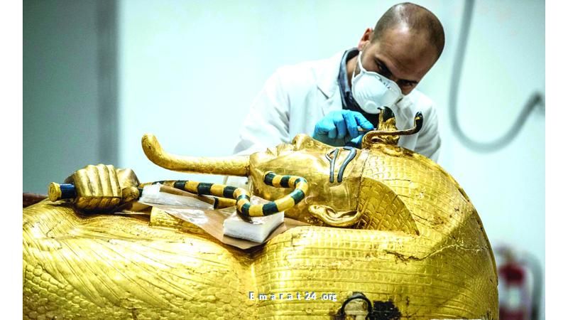 مصريون يعيدون إحياء كنز الفرعون الذهبي ببريق جديد مصريون يعيدون إحياء كنز الفرعون الذهبي ببريق جديد