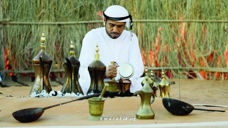 القهوة الإماراتية: رمز الوحدة والروابط الاجتماعية العميقة القهوة الإماراتية: رمز الوحدة والروابط الاجتماعية العميقة