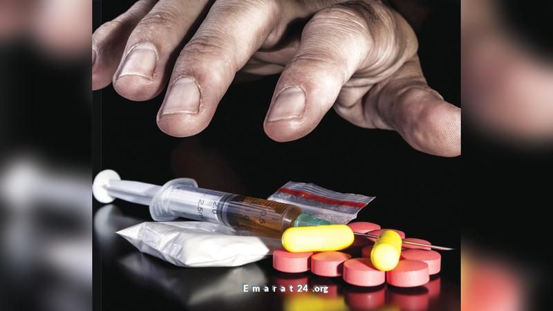 شرطة أبوظبي تنفي شائعات انتشار حبوب حمراء في المدارس شرطة أبوظبي تنفي شائعات انتشار حبوب حمراء في المدارس