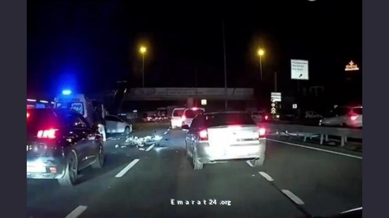 اصطدام مروع: سيارة إسعاف تركية تدهس سائق دراجة بعد قذفه بسيارة أخرى اصطدام مروع: سيارة إسعاف تركية تدهس سائق دراجة بعد قذفه بسيارة أخرى