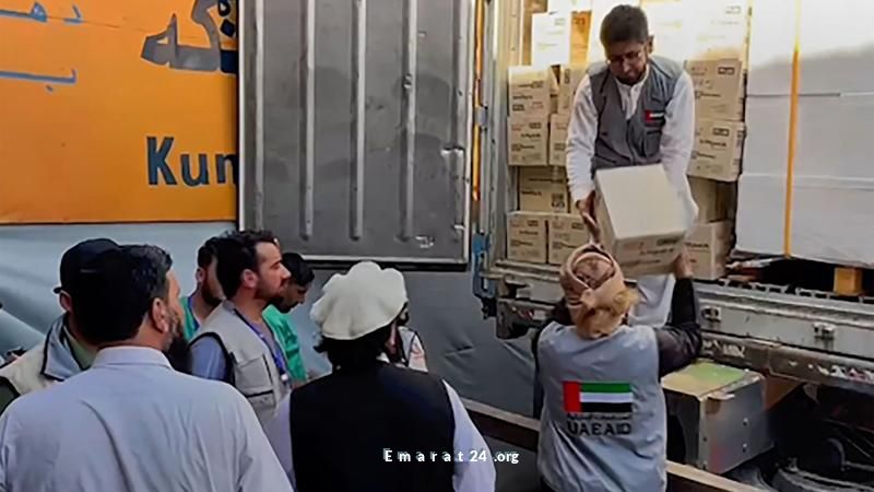 الهلال الأحمر تقدم أول شحنة مساعدات طبية للأفغان