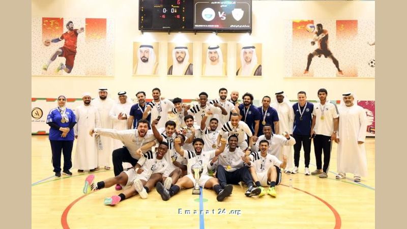 فريق شباب الشارقة يتوج بكأس الإمارات للمرة الثالثة عشر فريق شباب الشارقة يتوج بكأس الإمارات للمرة الثالثة عشر