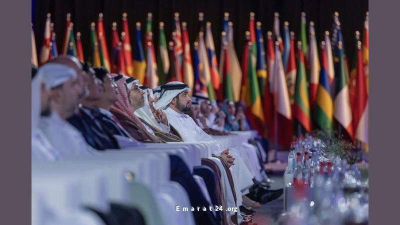 أحمد بن محمد يحضر افتتاح مؤتمر الاتحاد البريدي العالمي بدورته الـ28 أحمد بن محمد يحضر افتتاح مؤتمر الاتحاد البريدي العالمي بدورته الـ28