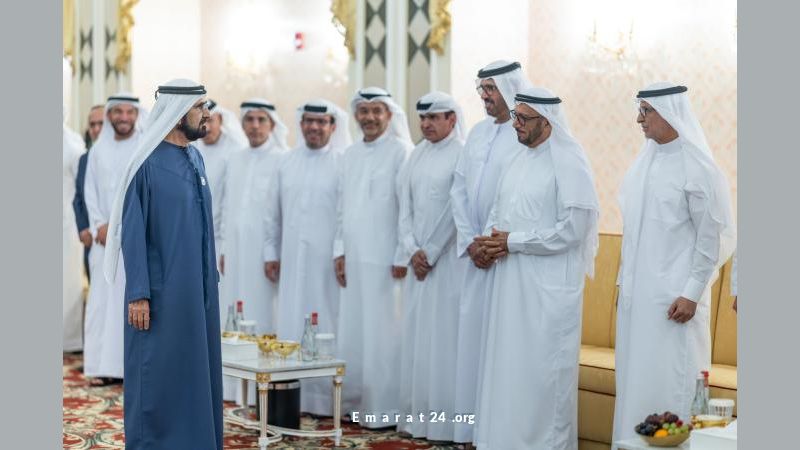 محمد بن راشد يجتمع مع وجهاء الإمارات في مجلس المضيف بدبي