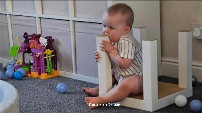 طفل يلتهم السجاد والخشب والكرتون.. حالة نادرة ومثيرة للدهشة