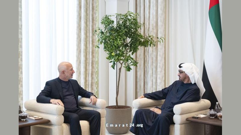 رئيس الدولة يلتقي مؤسس أمازون والمدير التنفيذي للمجلس الإدارة.