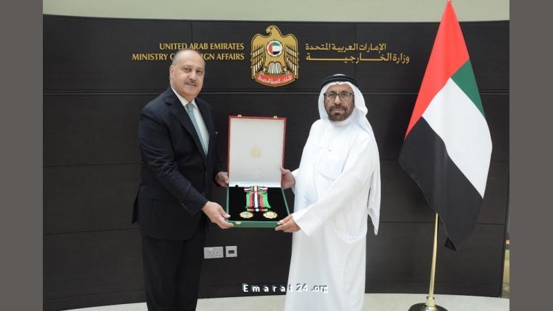 تكريم السفير الأردني بوسام الاستقلال من رئيس الدولة تكريم السفير الأردني بوسام الاستقلال من رئيس الدولة