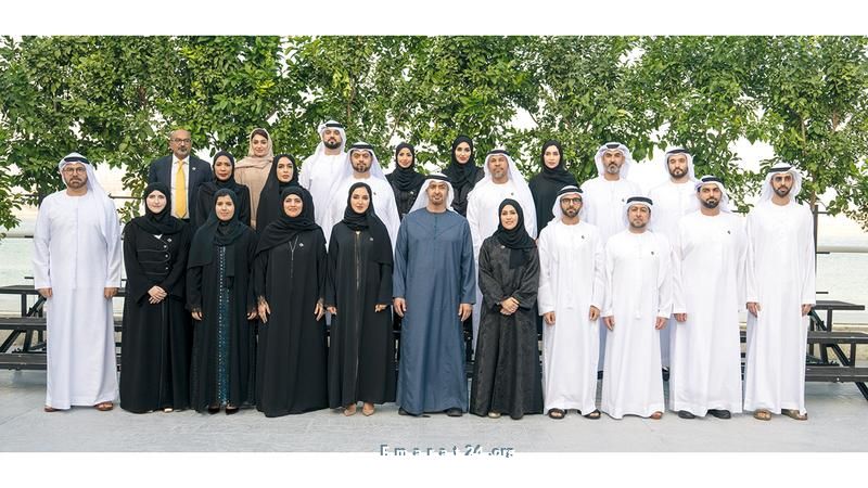رئيس الدولة يلتقي أعضاء برنامج قيادات حكومة الإمارات 2025