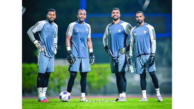 كوزمين يحث لاعبي المنتخب على استغلال كامل إمكانيات معسكر دبي
