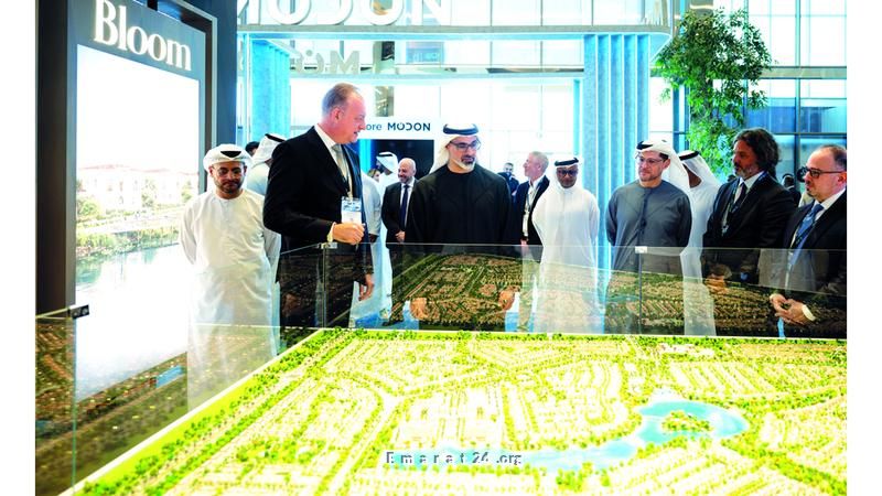 خالد بن محمد يحضر فعاليات قمة أبوظبي للبنية التحتية خالد بن محمد يحضر فعاليات قمة أبوظبي للبنية التحتية