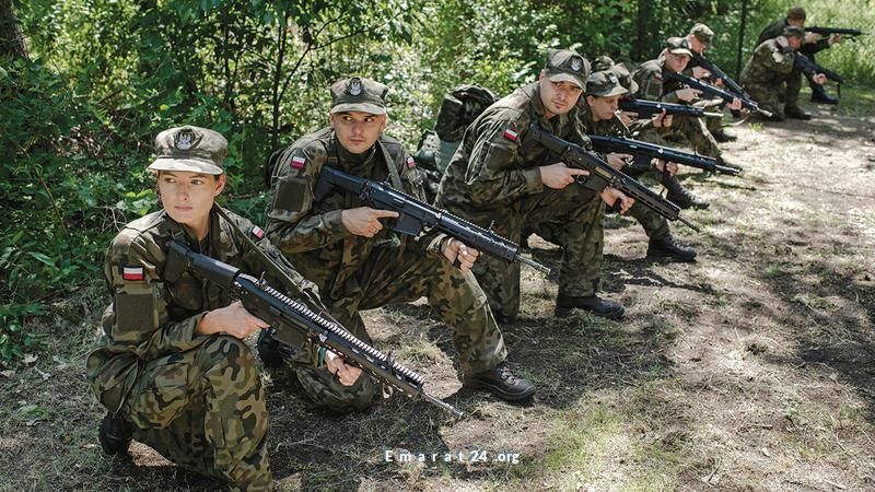 البولنديون يواجهون تهديد الحرب بتعزيز التدريبات وتحصين الدفاعات