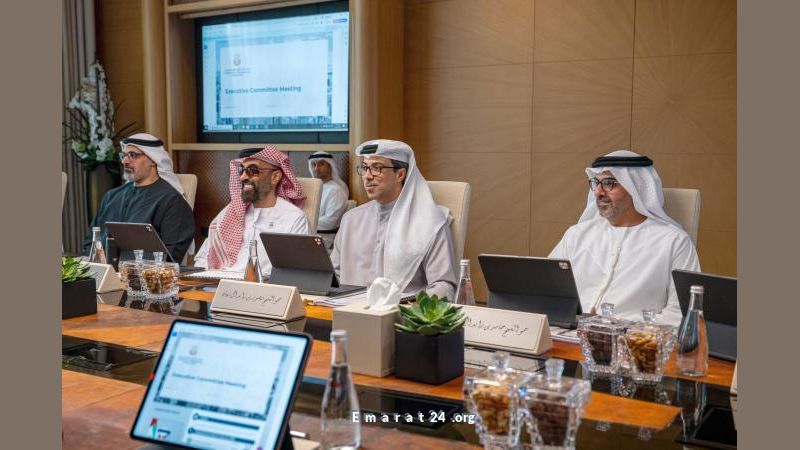 اجتماع برئاسة طحنون بن زايد و حضور بارز من قيادات آل نهيان اجتماع برئاسة طحنون بن زايد و حضور بارز من قيادات آل نهيان