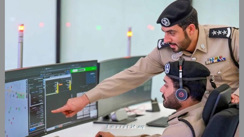 شرطة الشارقة تنقذ شخصين من مركبة معطلة في دقائق معدودة شرطة الشارقة تنقذ شخصين من مركبة معطلة في دقائق معدودة