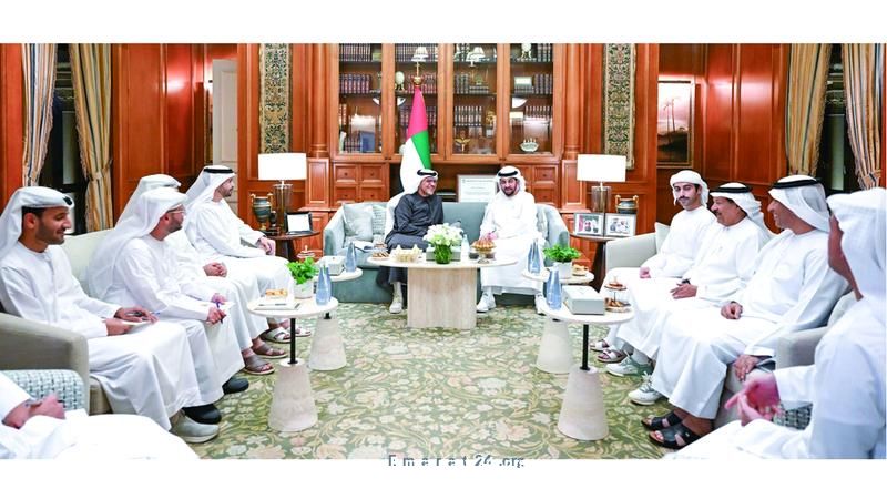 حمدان بن زايد يستعرض إنجازات المشاريع في منطقة الظفرة حمدان بن زايد يستعرض إنجازات المشاريع في منطقة الظفرة