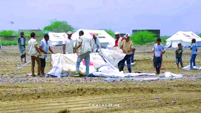 الإمارات تقدم الإغاثة لـ960 أسرة متضررة من السيول في غرب اليمن الإمارات تقدم الإغاثة لـ960 أسرة متضررة من السيول في غرب اليمن