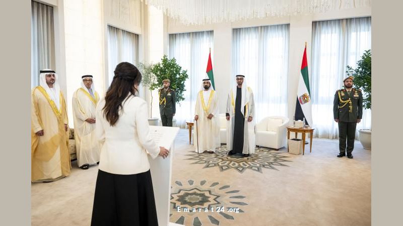 الرئيس يشهد أداء اليمين الدستورية لثلاثة وزراء في حكومة الإمارات الرئيس يشهد أداء اليمين الدستورية لثلاثة وزراء في حكومة الإمارات