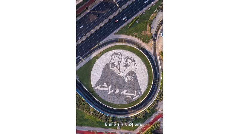 البرواز الأيقوني: صورة زايد وراشد تضيء الدوار المقابل