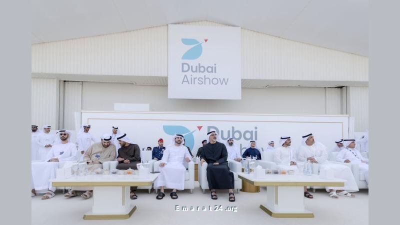 خالد بن محمد وحمدان بن محمد يشهدان العرض الجوي لدبي للطيران الدورة 19