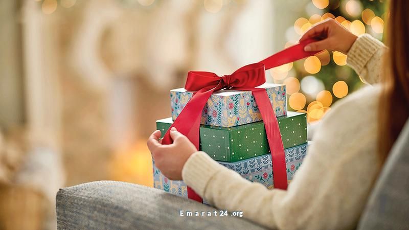 هدايا الزملاء: من رمزية المحبة إلى عقد اجتماعي محرج