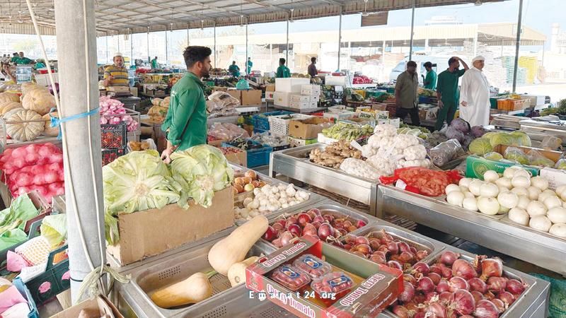 البيع بالصندوق يعيق متسوقي سوق الجسر في رأس الخيمة