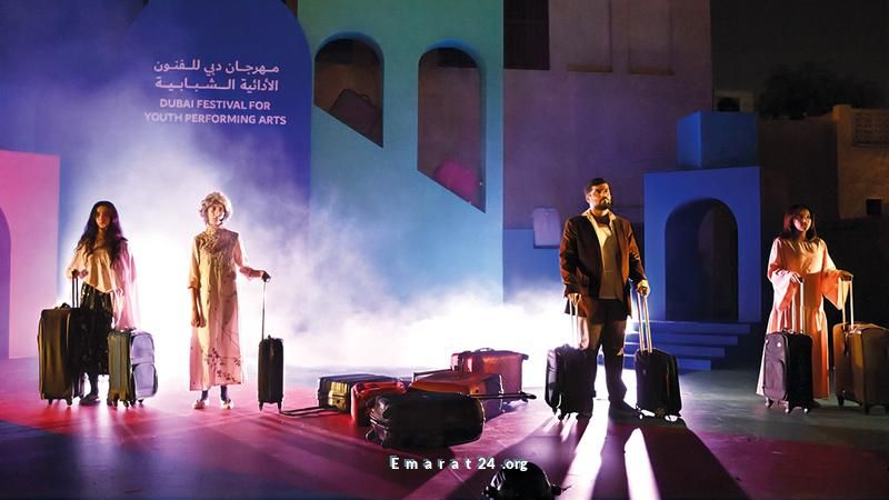 شاب يجوب دبي بحقيبة أحلامه على مسرح الشباب