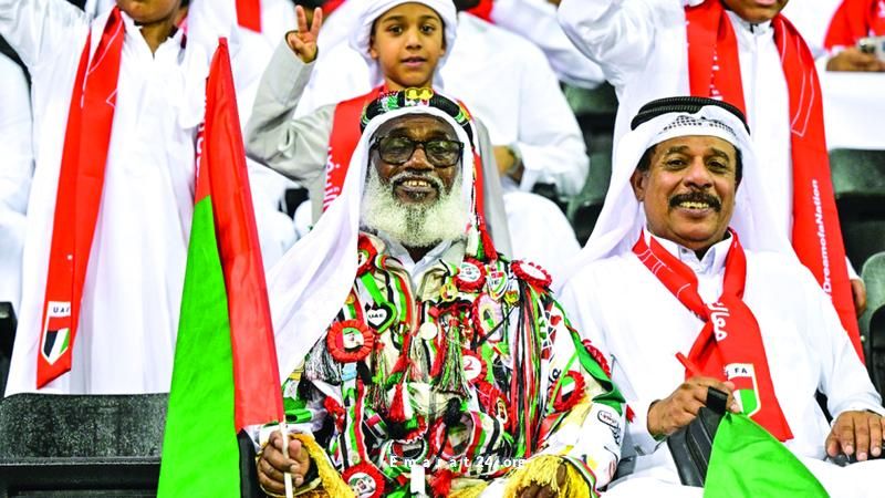 مشجع مواطن يشهد على إنجازات كرة القدم في 40 بطولة كأس عالم مشجع مواطن يشهد على إنجازات كرة القدم في 40 بطولة كأس عالم