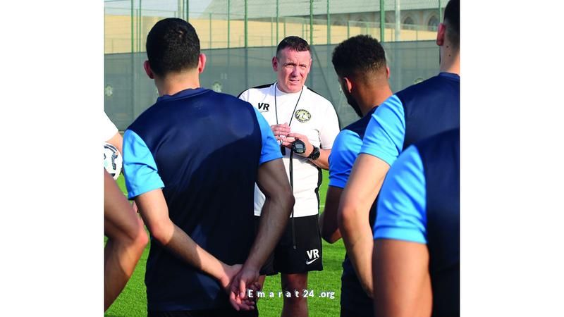 رازوفيتش يجدد عقده مع كلباء ويكشف عن مطالبه للموسم الجديد رازوفيتش يجدد عقده مع كلباء ويكشف عن مطالبه للموسم الجديد