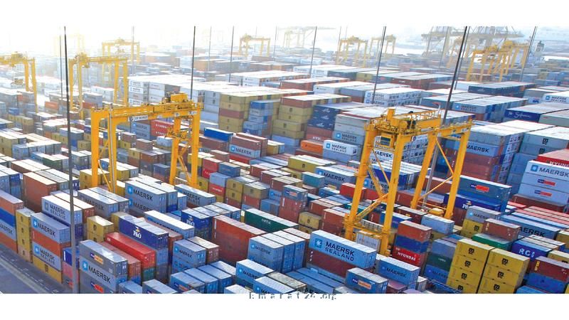 الإمارات تتطلع لتحقيق 3.5 تريليون درهم في التجارة الخارجية بنهاية 2025 الإمارات تتطلع لتحقيق 3.5 تريليون درهم في التجارة الخارجية بنهاية 2025