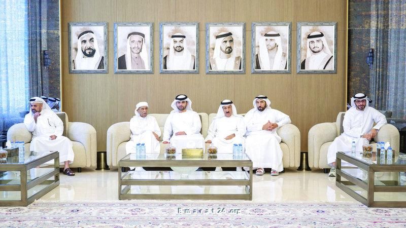 منصور بن محمد يؤدي واجب العزاء لأسرة الفقيد راشد بن علي الشعفار منصور بن محمد يؤدي واجب العزاء لأسرة الفقيد راشد بن علي الشعفار