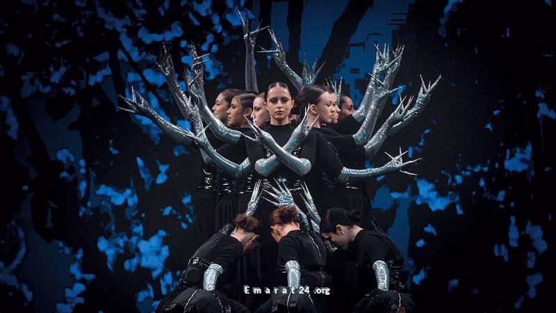 أذرع ملونة تبدع تحفاً فنية مذهلة في الهواء الطلق