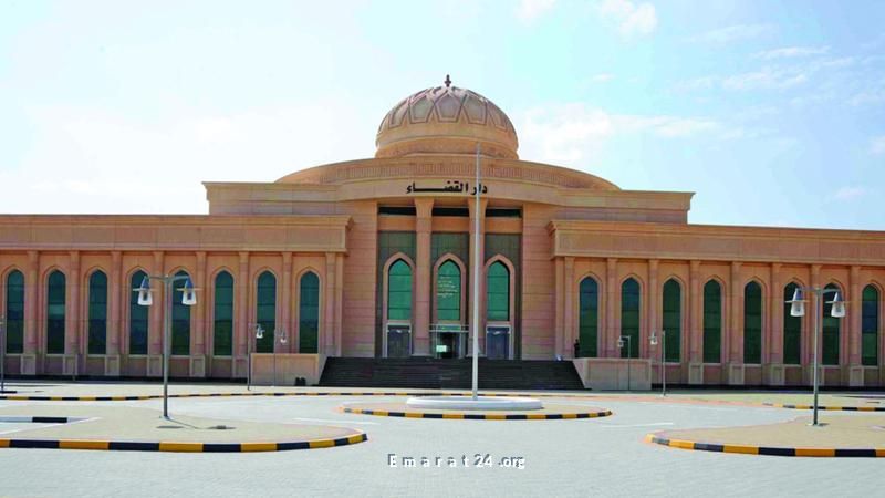التسعة المتهمون بانتحال صفة شرطة يسرقون 400 ألف درهم