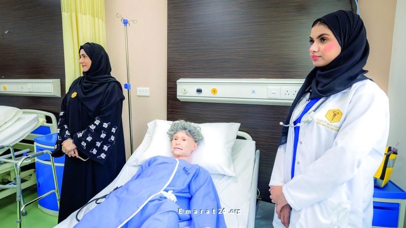 طبيبة افتراضية في الطب البديل: ليلى، عميد كلية مساعد: علياء طبيبة افتراضية في الطب البديل: ليلى، عميد كلية مساعد: علياء