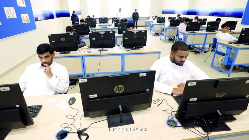 طلاب الثانوية يؤكدون سهولة امتحان اللغة الإنجليزية وتناسبه مع جميع المستويات طلاب الثانوية يؤكدون سهولة امتحان اللغة الإنجليزية وتناسبه مع جميع المستويات