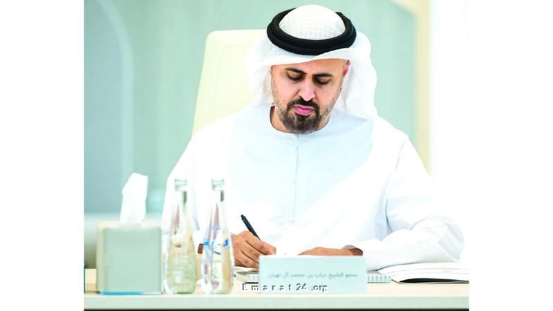 ذياب بن محمد يعاين إنجازات ومبادرات مؤسسة الإمارات الرائدة ذياب بن محمد يعاين إنجازات ومبادرات مؤسسة الإمارات الرائدة