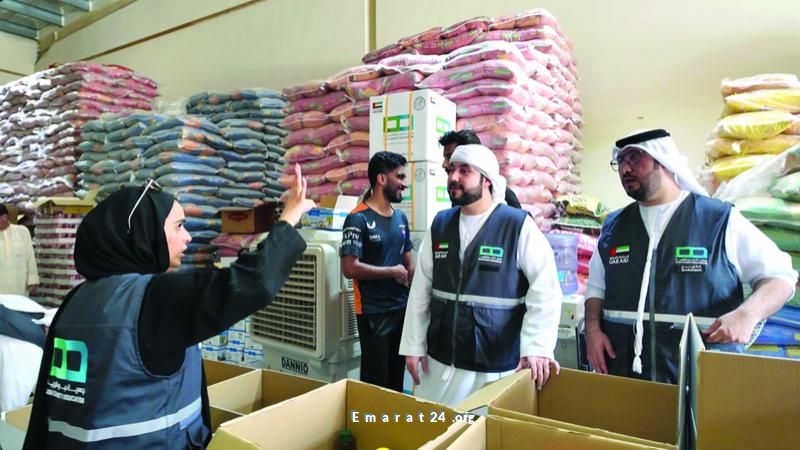 دبي الخيرية تدعم الأسر المتضررة والنازحة بغزة على الأرض دبي الخيرية تدعم الأسر المتضررة والنازحة بغزة على الأرض