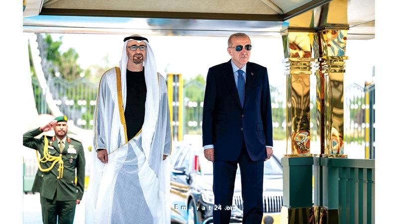 الرئيسان يؤكدان استمرار تعزيز علاقات الإمارات وتركيا الرئيسان يؤكدان استمرار تعزيز علاقات الإمارات وتركيا