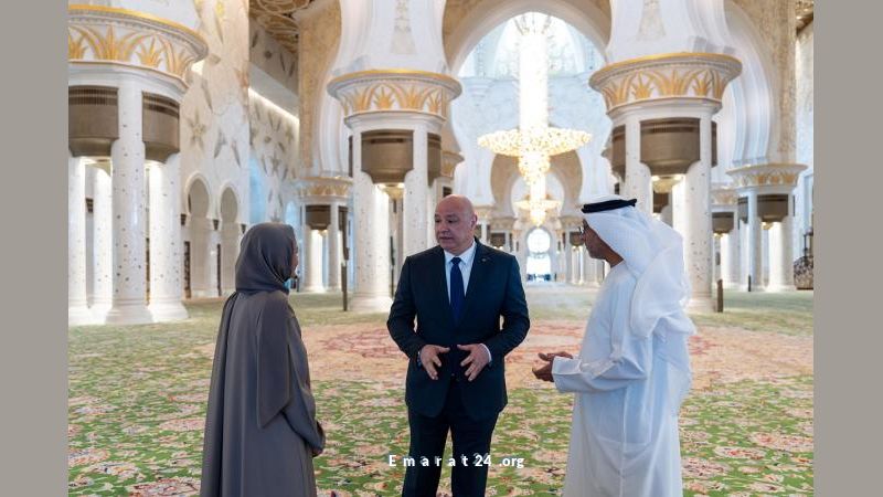 رئيس لبنان يتفقد معالم جامع الشيخ زايد في الإمارات رئيس لبنان يتفقد معالم جامع الشيخ زايد في الإمارات