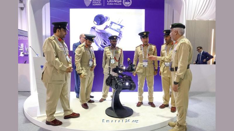 شرطة دبي تطلق روبوت ذكي وتعمّق التعاون الدولي لحماية الأطفال شرطة دبي تطلق روبوت ذكي وتعمّق التعاون الدولي لحماية الأطفال