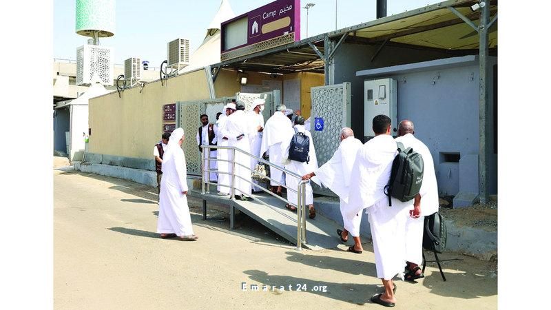 حجاج يُتجهون إلى منى في يوم التروية بقلوب مطمئنة حجاج يُتجهون إلى منى في يوم التروية بقلوب مطمئنة