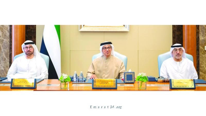 مجلس التنمية الوزاري يستعرض تقدم تنفيذ المبادرات الحكومية برئاسة منصور بن زايد مجلس التنمية الوزاري يستعرض تقدم تنفيذ المبادرات الحكومية برئاسة منصور بن زايد