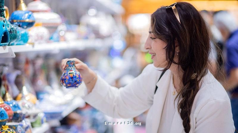 اكتشف سحر القرية العالمية وكنوز الأجنحة المتنوعة