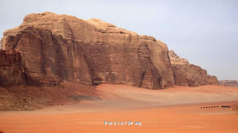 اكتشاف نيزك غامض في وادي رم يثير التساؤلات حول المزيد من المفاجآت اكتشاف نيزك غامض في وادي رم يثير التساؤلات حول المزيد من المفاجآت