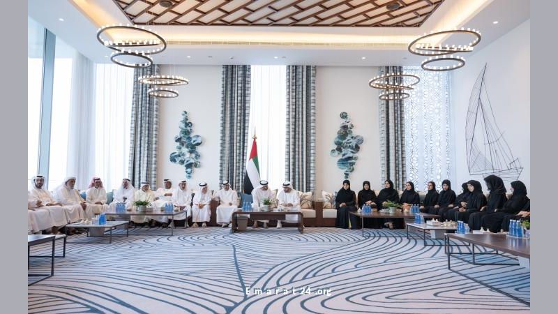 حمدان بن زايد يلتقي مواطنين وموظفي الجهات الحكومية في قصر الظنة حمدان بن زايد يلتقي مواطنين وموظفي الجهات الحكومية في قصر الظنة