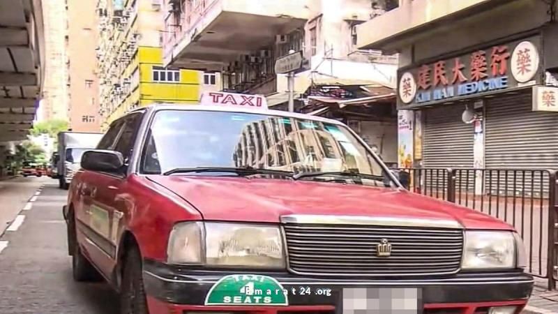 راكب يغرس سكين جزار في سائق التاكسي بعد وصوله للوجهة.
