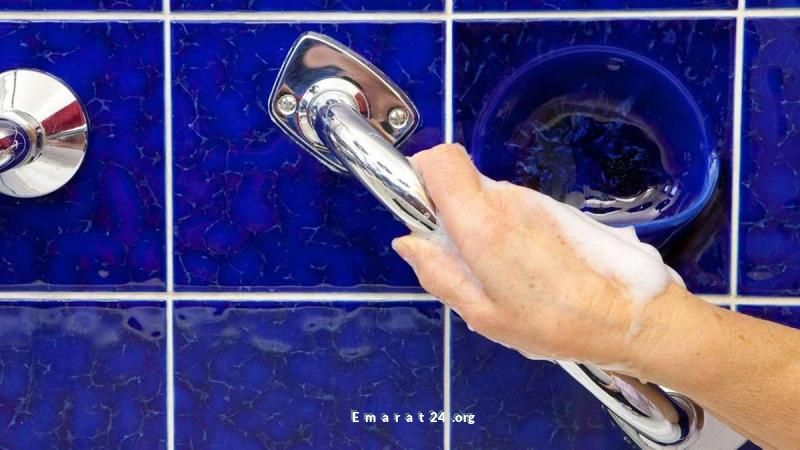 تجنب حوادث السقوط في الحمام بأربع خطوات بسيطة لحماية نفسك.