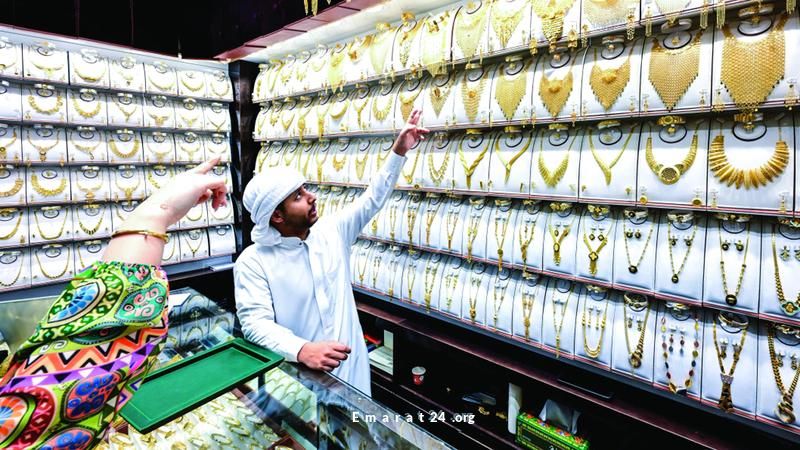 العطلات الصيفية تدفع لمزيد من شراء الذهب للتحوط من المخاطر العطلات الصيفية تدفع لمزيد من شراء الذهب للتحوط من المخاطر