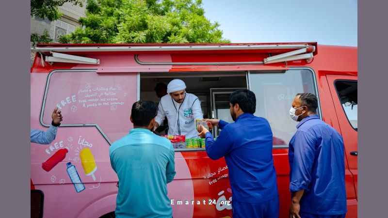ثلاجة الفريج تمنح مليوني عبوة مياه ومثلجات للعمال في دبي ثلاجة الفريج تمنح مليوني عبوة مياه ومثلجات للعمال في دبي