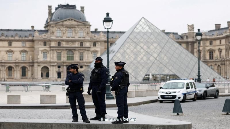 سرقة مجوهرات لا تقدر بثمن من متحف اللوفر في باريس خلال دقائق سرقة مجوهرات لا تقدر بثمن من متحف اللوفر في باريس خلال دقائق