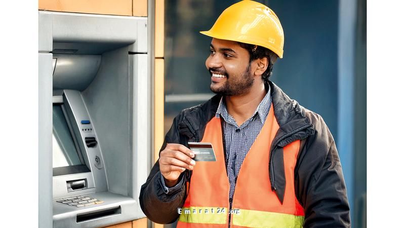 تسليم الرواتب بنظام حماية الأجور للعمال دون خصومات