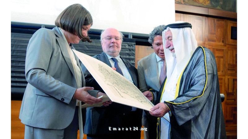 حاكم الشارقة يقدم مخطوطاً نادراً في قلب ميلانو المقدس حاكم الشارقة يقدم مخطوطاً نادراً في قلب ميلانو المقدس